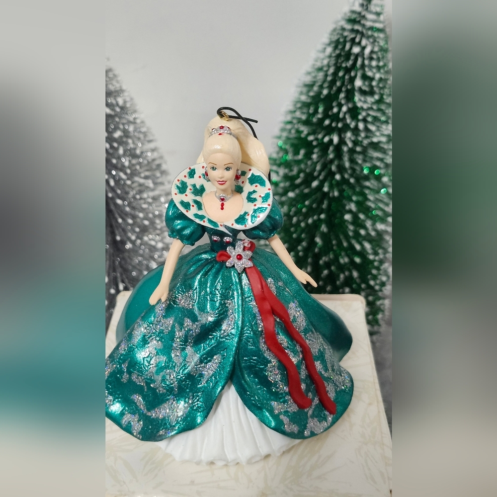 Holiday Barbie Keepsake Ornament – 1995 (3rd in Series) With Box And Insert
